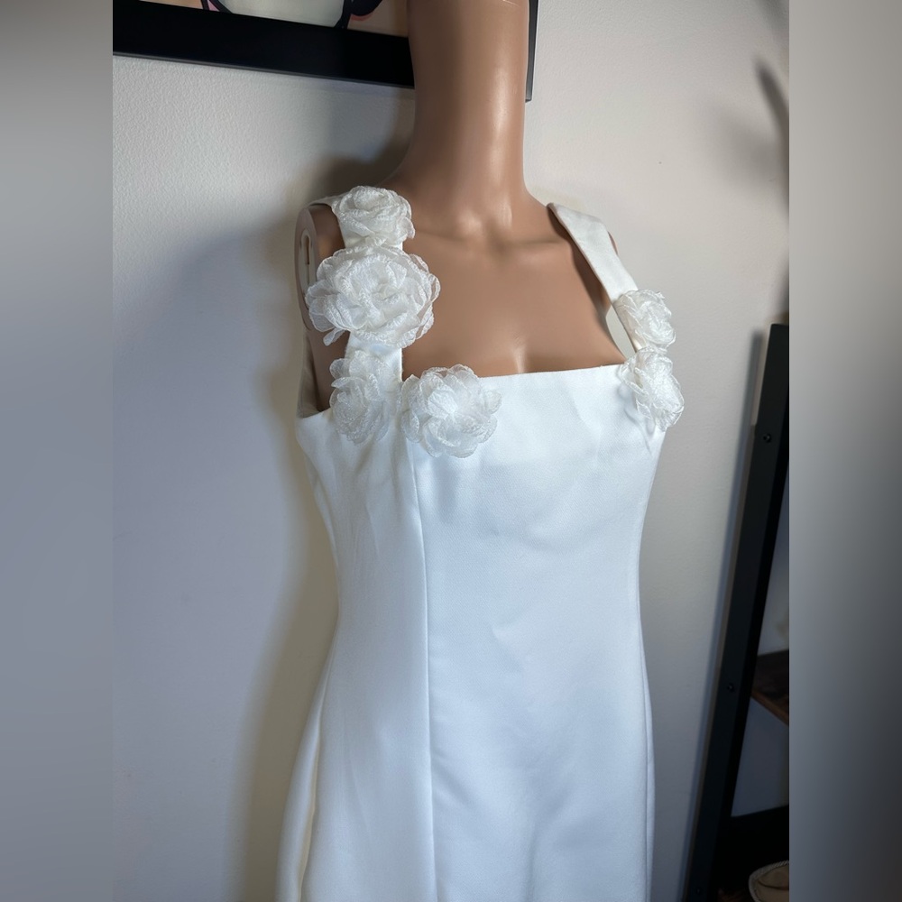 Elliatt Trompe Dress in ivory white mini flower wedding bridal bachelorette - Picture 5 of 13